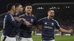 表现让西班 表现让西班